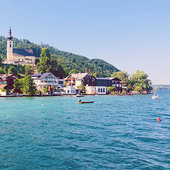 Bild zeigt den Ort Attersee am Attersee.