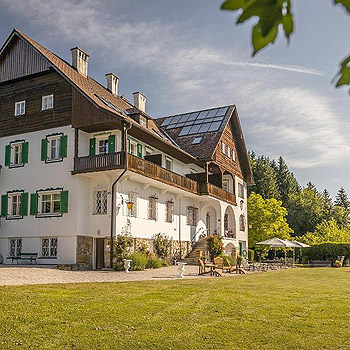 Bild zeigt Hotel in Attersee am Attersee.